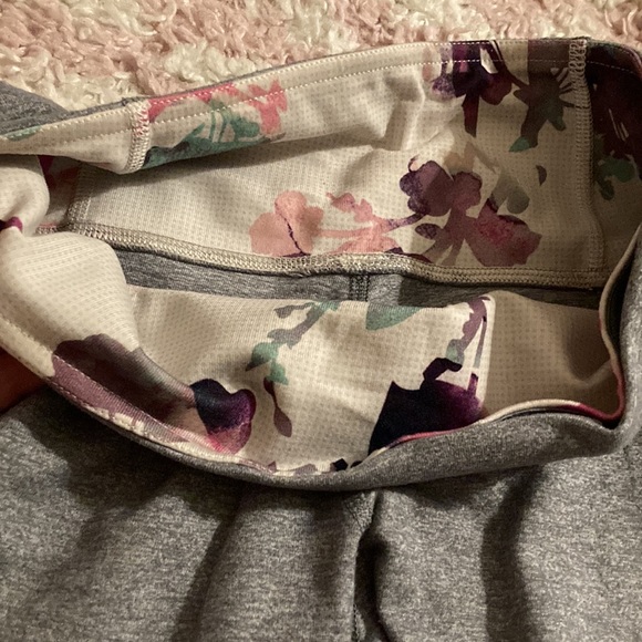 Lululemon mesh bottom crops - Picture 2 of 4